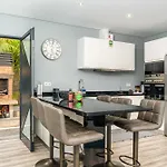 Casa Mariana By Rent2u, Lda