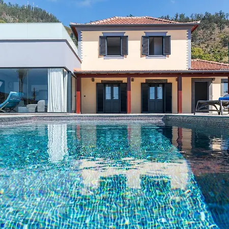 בית נופש Casa Mariana By Rent2u, Lda *