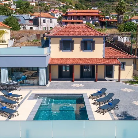 Casa Mariana By Rent2u, Lda * ארקו דה קלחטה