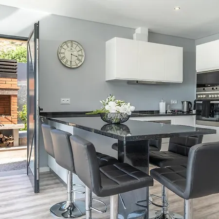 Casa Mariana By Rent2u, Lda