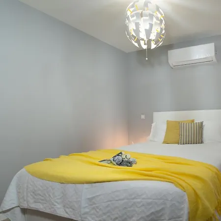 Casa Mariana By Rent2u, Lda * ארקו דה קלחטה